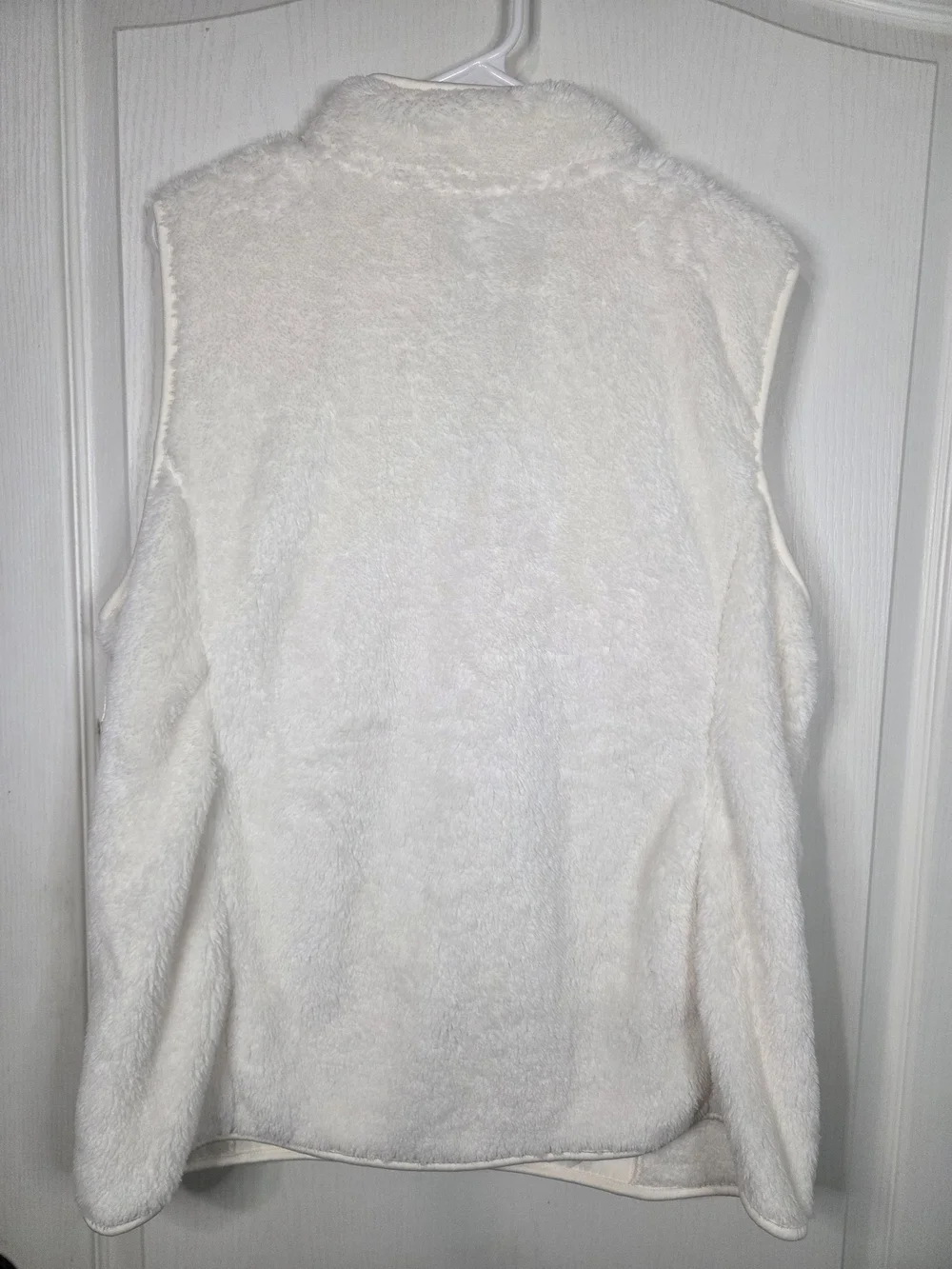 St. John's Bay White Faux Fur Sleeveless Zip Jacket, Size XL, New - Picture 2 of 6